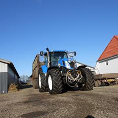 New Holland T7030
