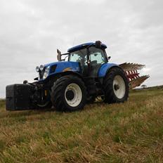 New Holland T7030