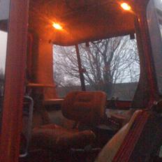 International Harvester 585xl