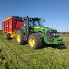 John Deere 8430