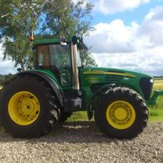 John Deere 7920