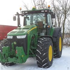 John Deere 8335R