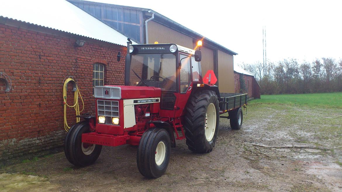 International Harvester 1055 - sættet jeg tog kørekort med :) billede 1