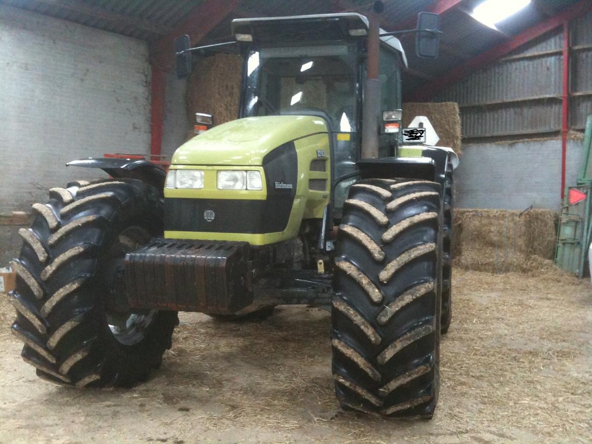 Hürlimann xt 913 - Den fik lige en tur i regnvejret så er den vasket! billede 2