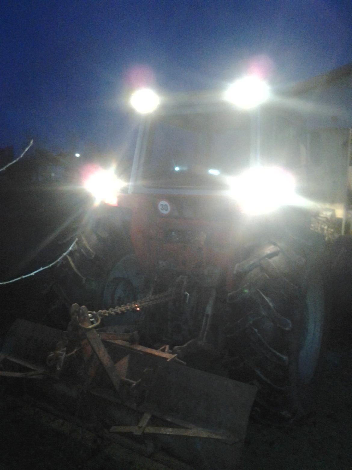 Massey Ferguson 575 - arbejdslys er ikke noget problem :) billede 9