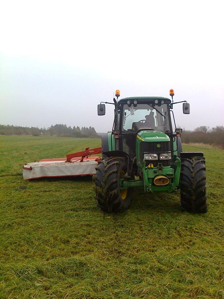 John Deere 6420 - Da vi tog sidste slæt græs ;-) billede 6