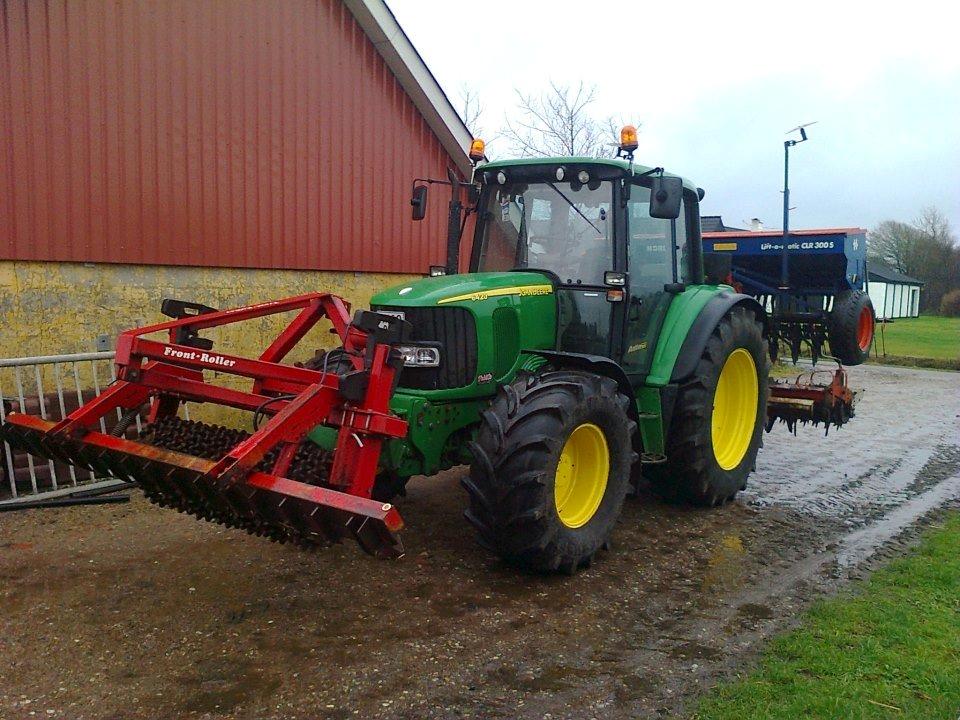 John Deere 6420 - Nej vi var ikke ude og så, vi flyttede bare om i maskinhuset ;-) billede 4