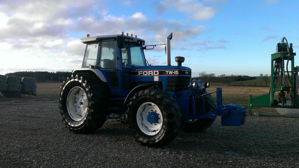 Ford TW 15 Force II - hjulvægte og vanger til frontlift afmonteret så vi kan køre 7500kg  billede 15