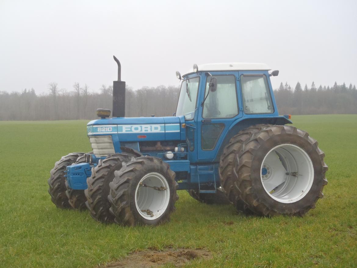 Ford 8210 - Tvillingehjul på alle 4. det er gejl. billede 1