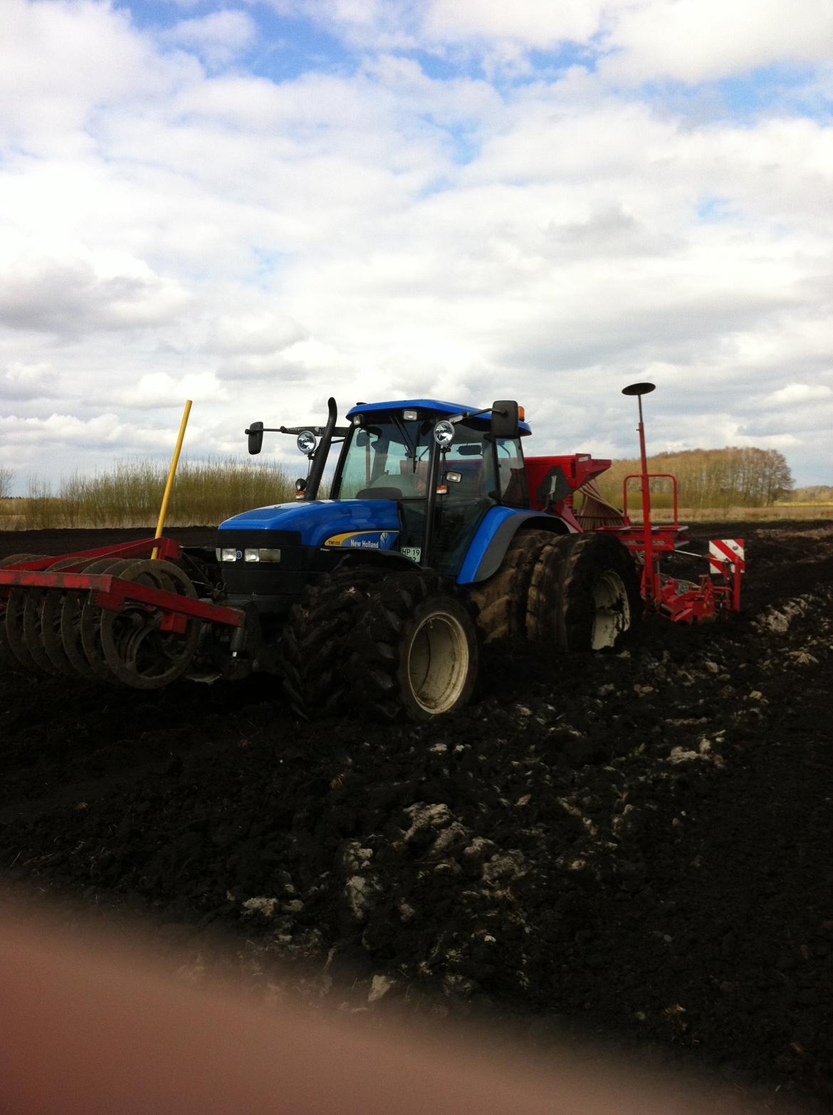 New Holland Tm 155 - lige en bette up´ser ude i mosejorden. billede 13