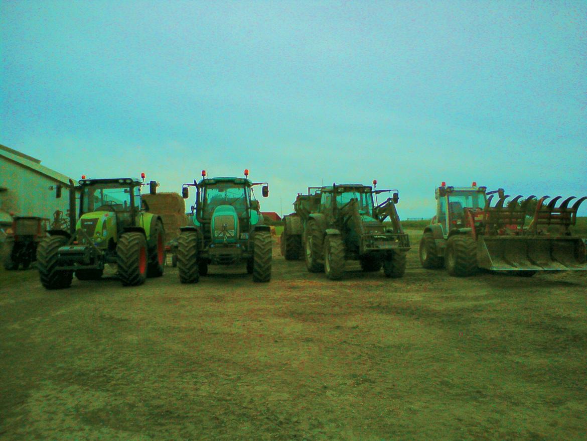 Valtra M 150 - Claas Arion 630, Valtra M150, Valtra 6750, Redrock gummiged og omme bagved holder Valmet 705'er billede 9