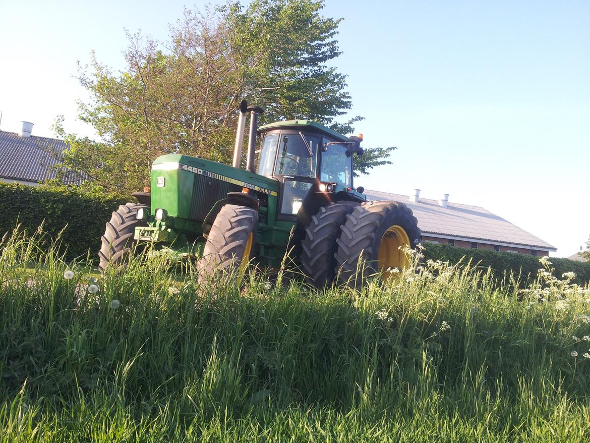 John Deere 4450 - Klar til træk billede 1