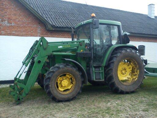 John Deere 6400 - Er på vej ud at slå brak af. billede 4