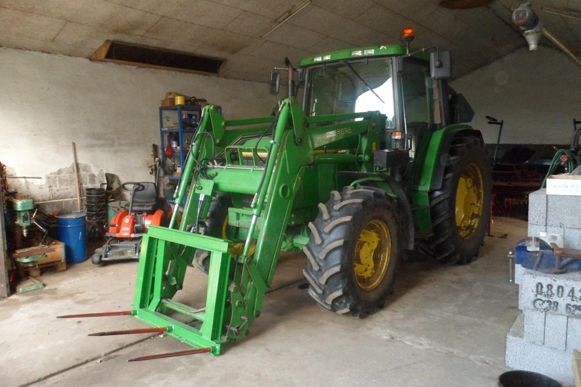 John Deere 6400 - Er lige kommet hjem, efter at have kørt hø for naboen. billede 5