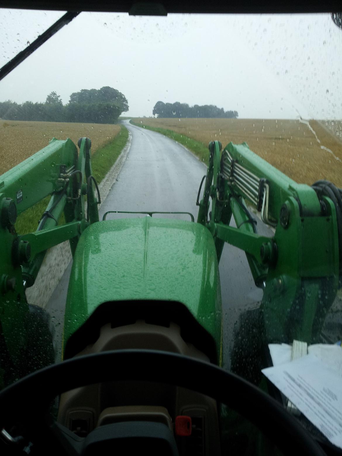 John Deere 7930 - Igang med rapsen. Men rengen kom :( billede 14