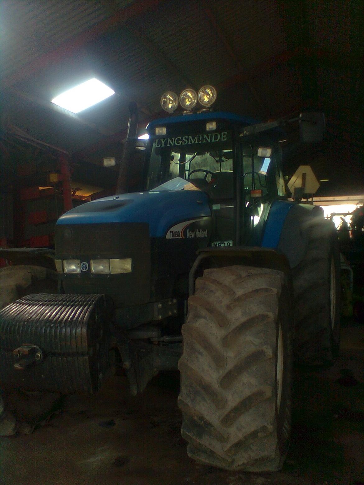 New Holland TM 190 - hellalygter på tag lavet 2012 billede 4