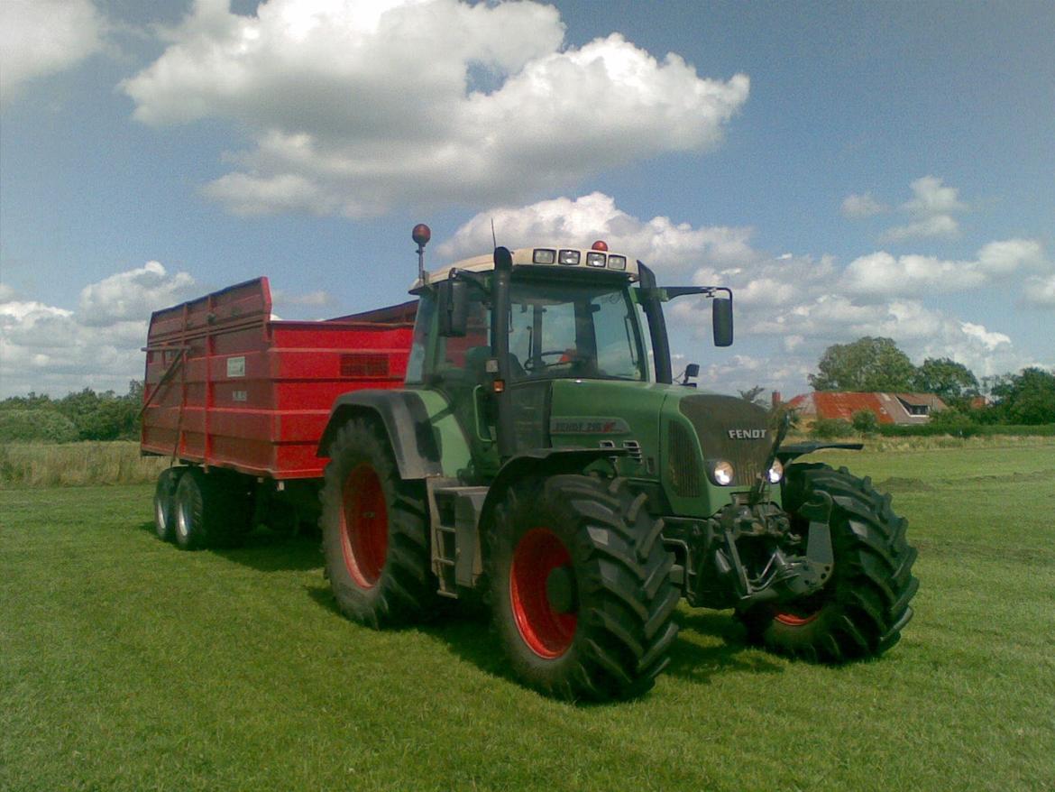 Fendt 716 Vario TMS - Så kører man lidt græs fra.;) billede 15