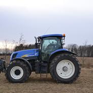 New Holland T7030