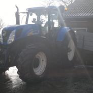 New Holland T7030