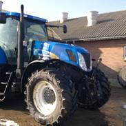 New Holland T7030