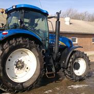 New Holland T7030