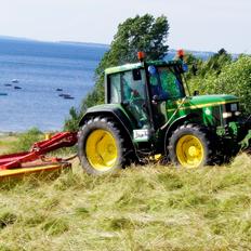 John Deere 6610