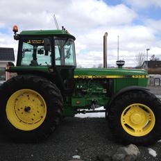 John Deere 4350