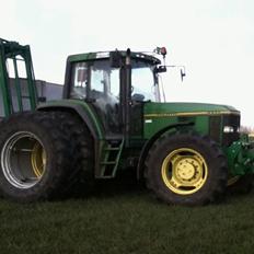 John Deere 6900