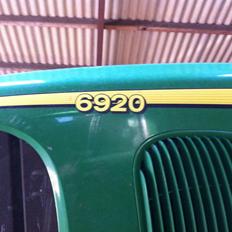 John Deere 6920