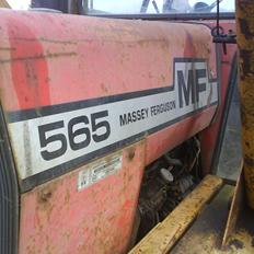 Massey Ferguson 565