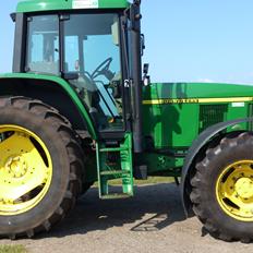 John Deere 6610