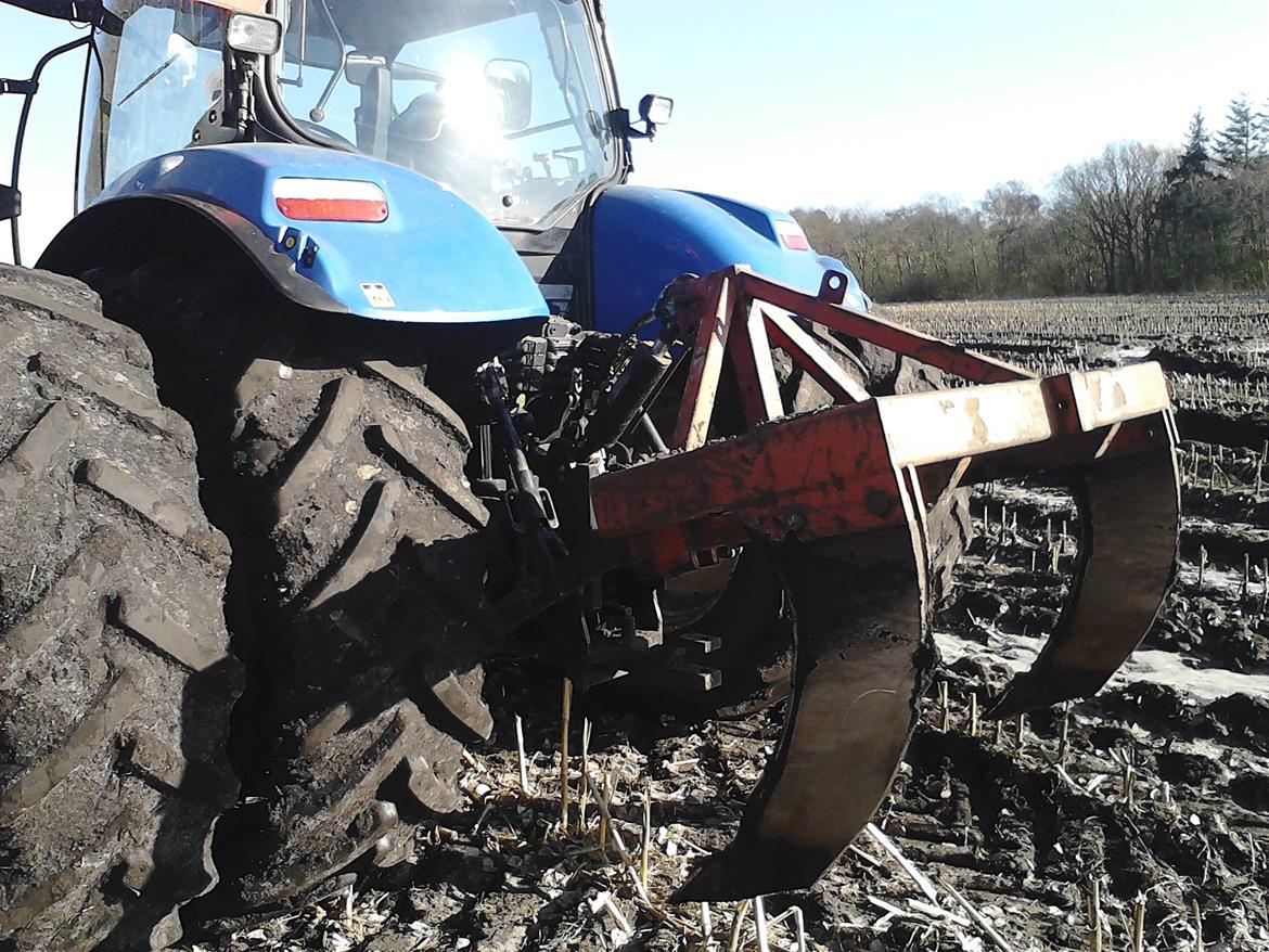 New Holland T6080 RC - Den ser lille ud, men den var svært nok at trække! billede 12