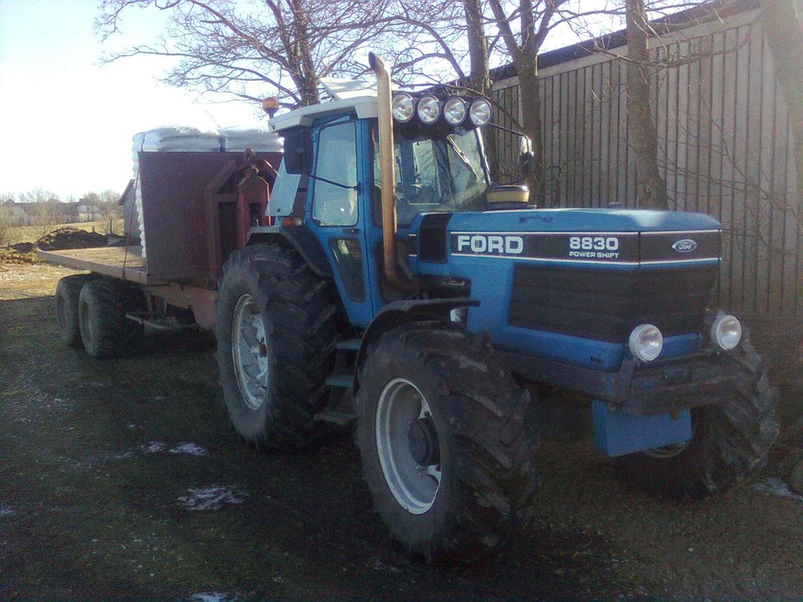 Ford 8830 billede 2