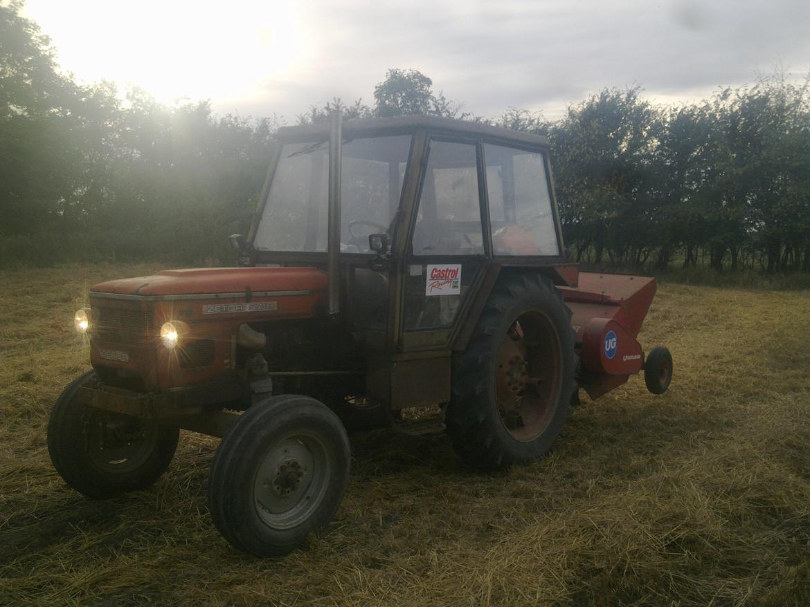 Zetor 5718 - ude og snitte halm efter 900'eren billede 5