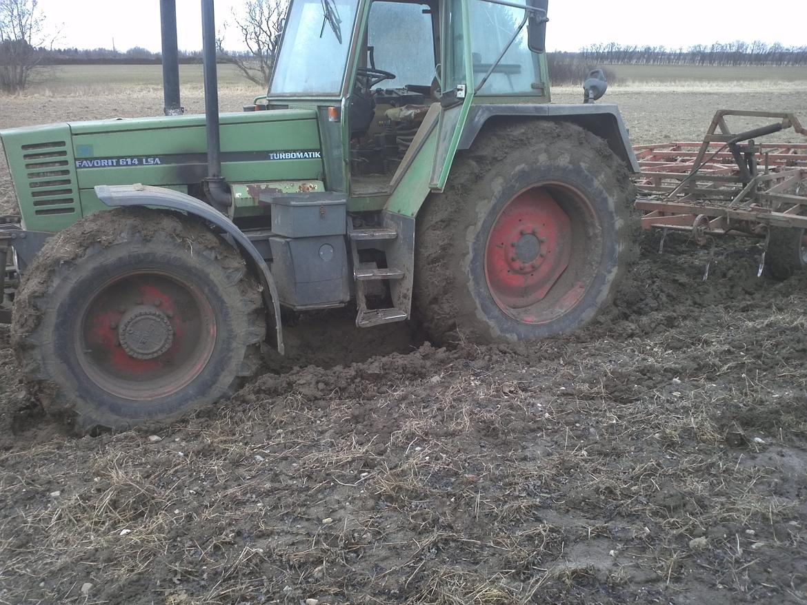 Fendt 614 LSA - Sidder næsten fast. billede 1