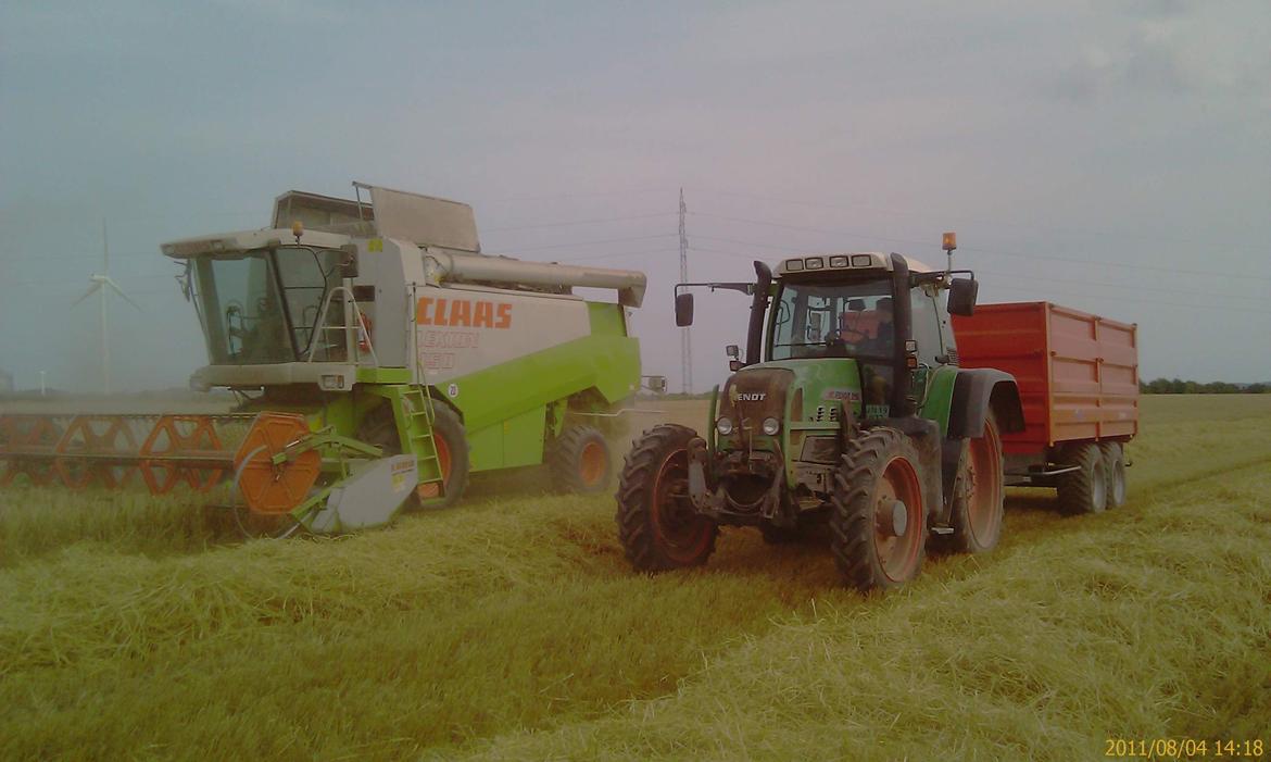 Fendt 716 - sorn er det jo når han ikke er blevet færdig med sprøjten. billede 4