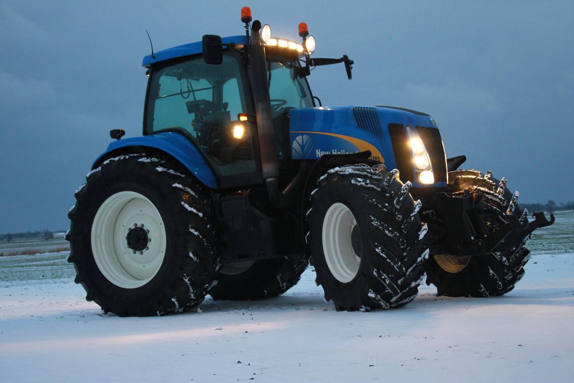 New Holland TG 285 - TG´ern posere i snevejret. billede 1