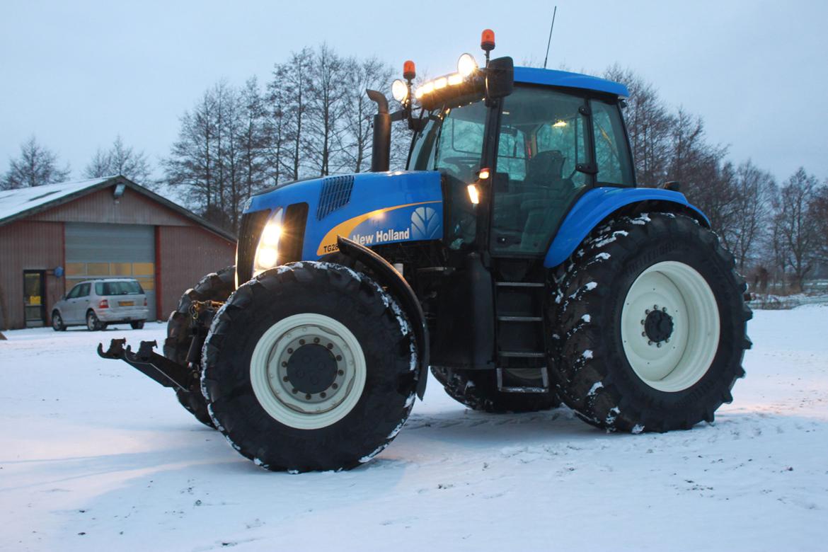 New Holland TG 285 - Igen fra den anden side. billede 2