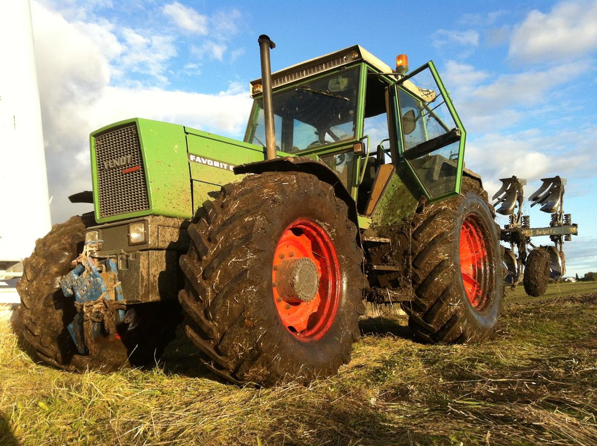 Fendt Favorit 612 LSA - Færdig med pløjning. 2012 billede 7