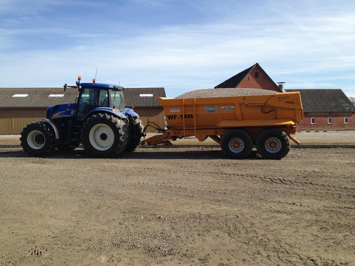 New Holland TG 285 - Havde hentet et læs perlegrus i grusgraven, der var kommet godt læs på. billede 8