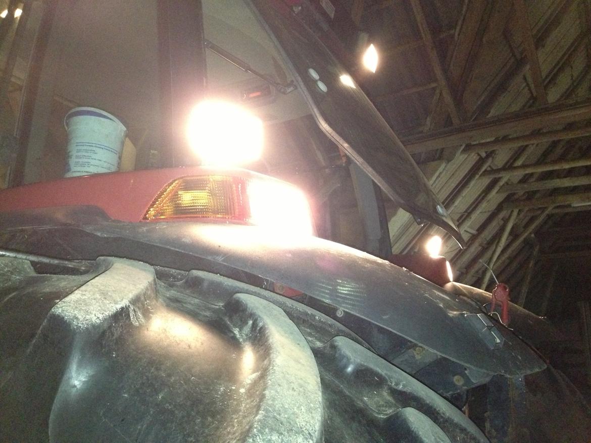 Case IH MX270 - lige efter at have skiftet begge baglygter :-) billede 18