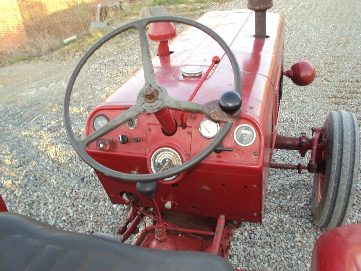 International Harvester B-275 (SOLGT) - Lige billed af det hele på den. billede 6