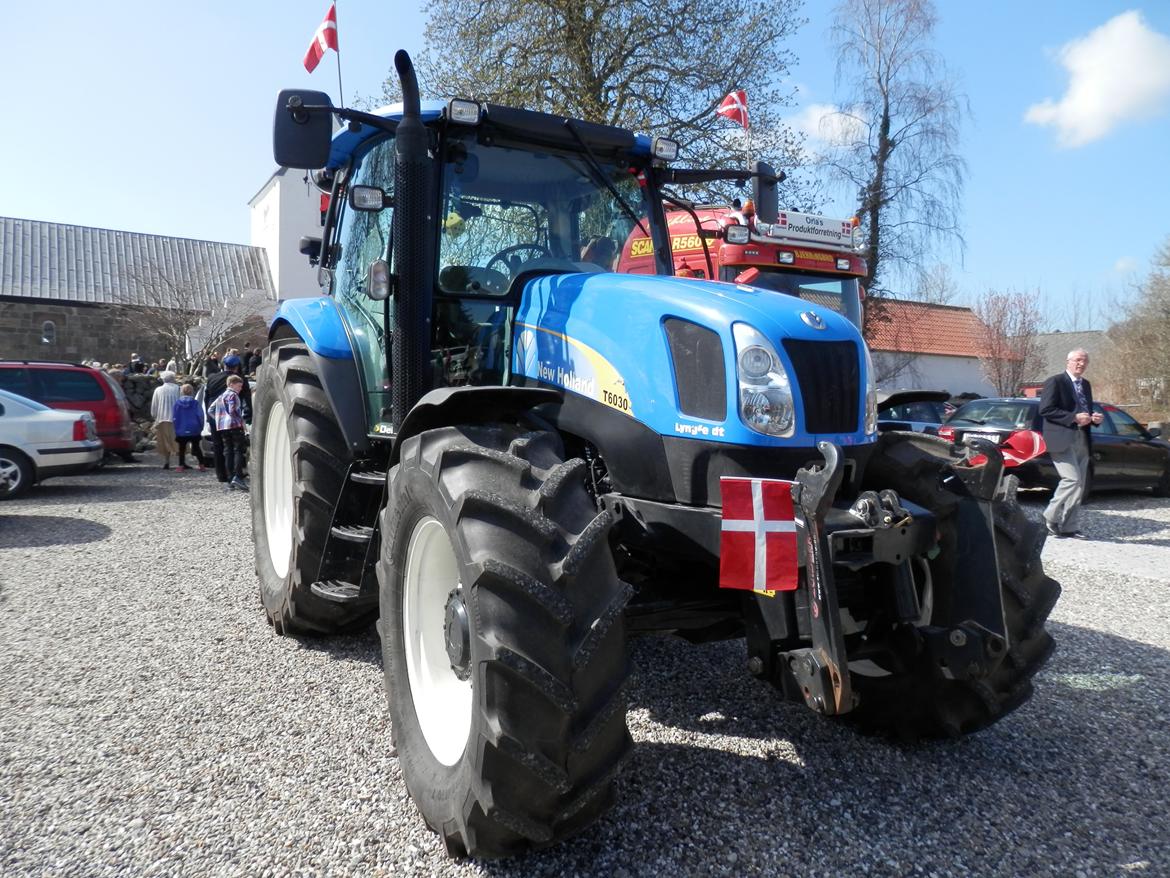 New Holland T6030 Delta (Solgt) - Blev hentet på den ved min konfirmation, 3 timers rengøring. Det var det værd! billede 1