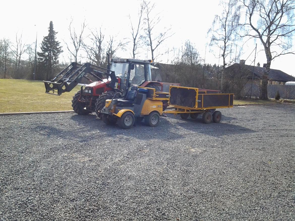 Massey Ferguson 4315 Midtsjællands efterskole - Vi skulle lige køre nogle borde og bænke. billede 19