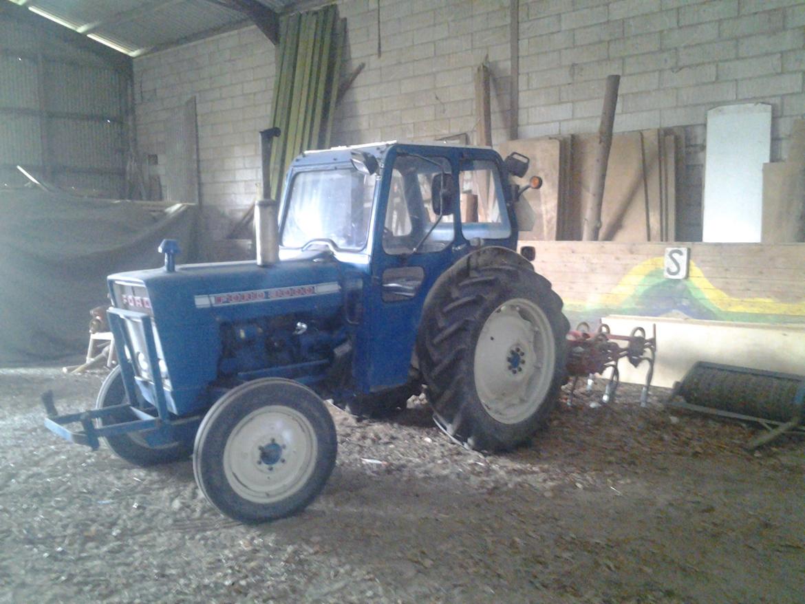 Ford 3000 Midtsjællands efterskole - Den ser faktisk meget godt ud med døre, men det er temmelig upraktisk i sådan en lille traktor. billede 13