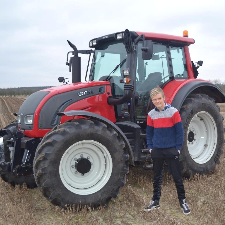 Valtra N142 - Mig og min traktor! :-) billede 3