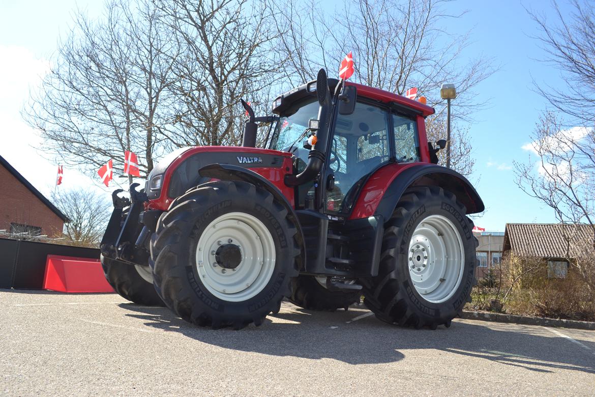 Valtra N142 - Nemlig ja!  billede 1