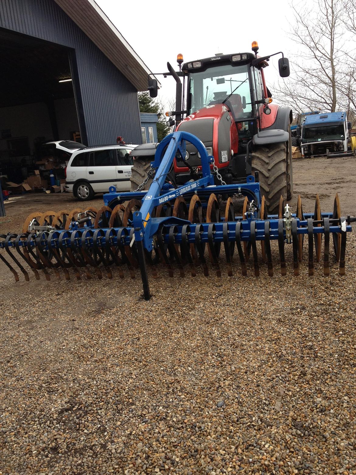 Valtra T 190 - Henter den nye brugt jordpakker. billede 1