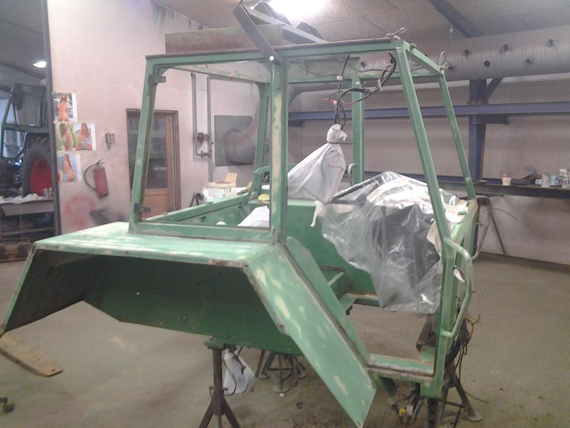 Fendt 615 Turbomatik E - førerhuset pudses ned billede 7