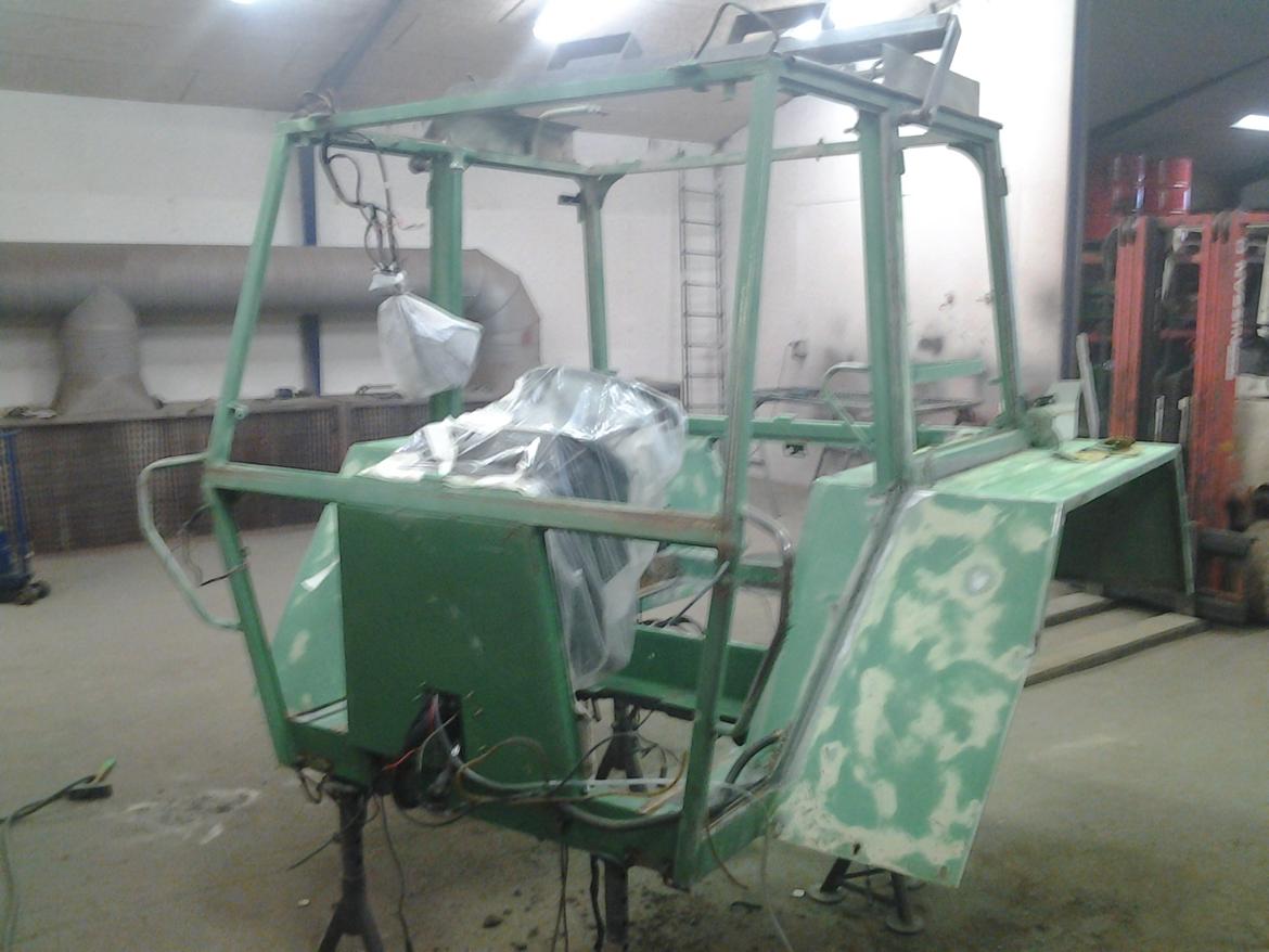 Fendt 615 Turbomatik E - førerhuset bliver pudset ned og spartlet billede 8